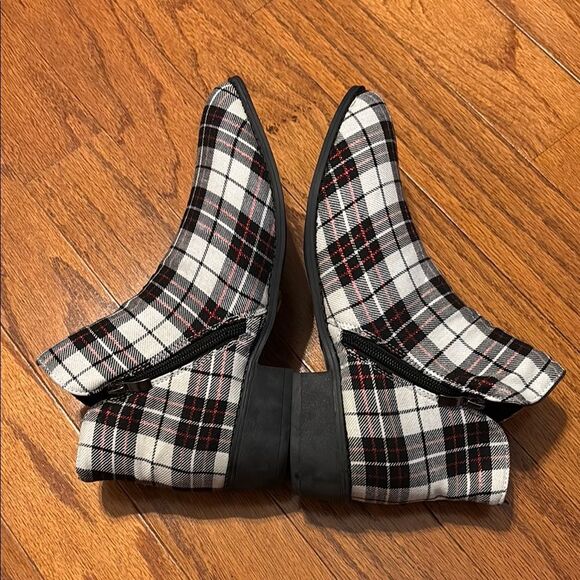 Black and White Ankle Booties with Classic Checkered Design - Picture 3 of 6